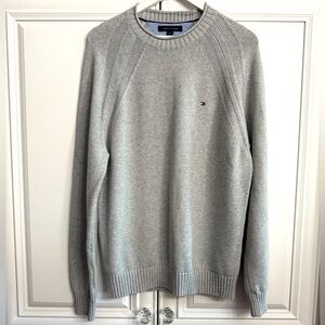 Tommy Hilfiger Men’s Size Medium Light Grey Crew Neck Sweater 100% Cotton Top